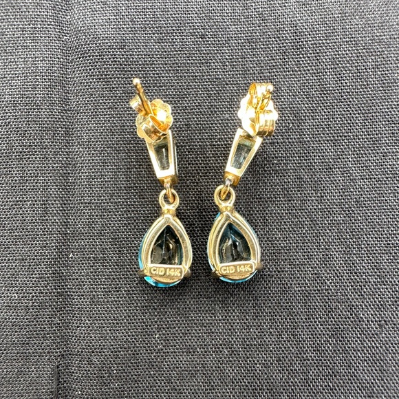 Beautiful Blue Topaz Earrings. 14k Yellow Gold - Picture 3 of 3